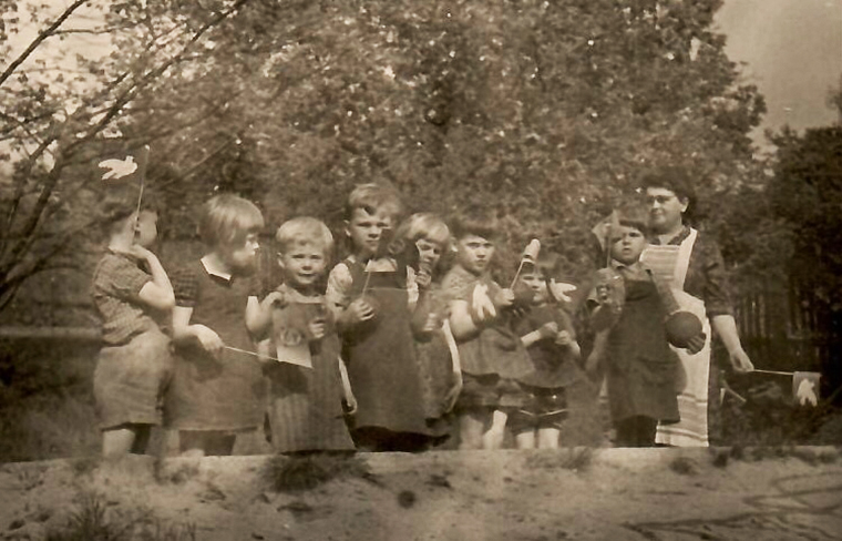 Meine Oma und Geschwister um 1010